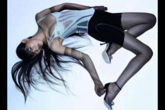 JIMMY CHOO 与 MUGLER 推出合作胶囊系列